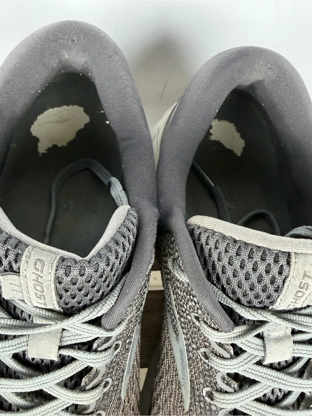 Brooks Men's Ghost 11 Running Shoes gray mesh upper size 10 wide (2E)